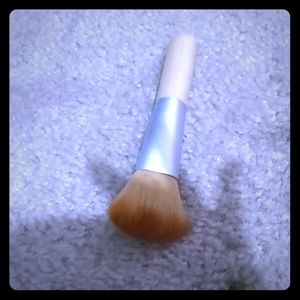 Small blush brush